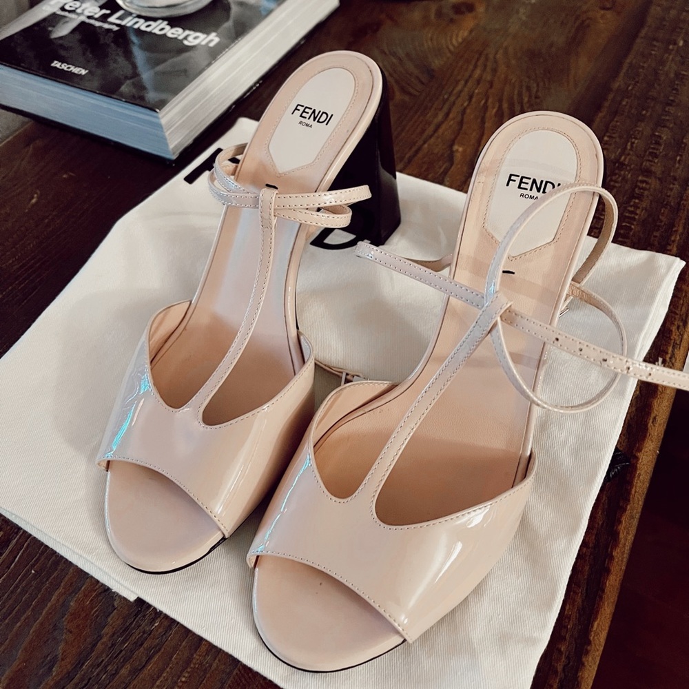 Fendi patent leather T-strap sandals 
Size 8.5